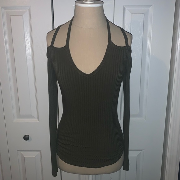 Olive green long sleeve ribbed v-neck top with strappy open back 🍃 - Picture 4 of 11